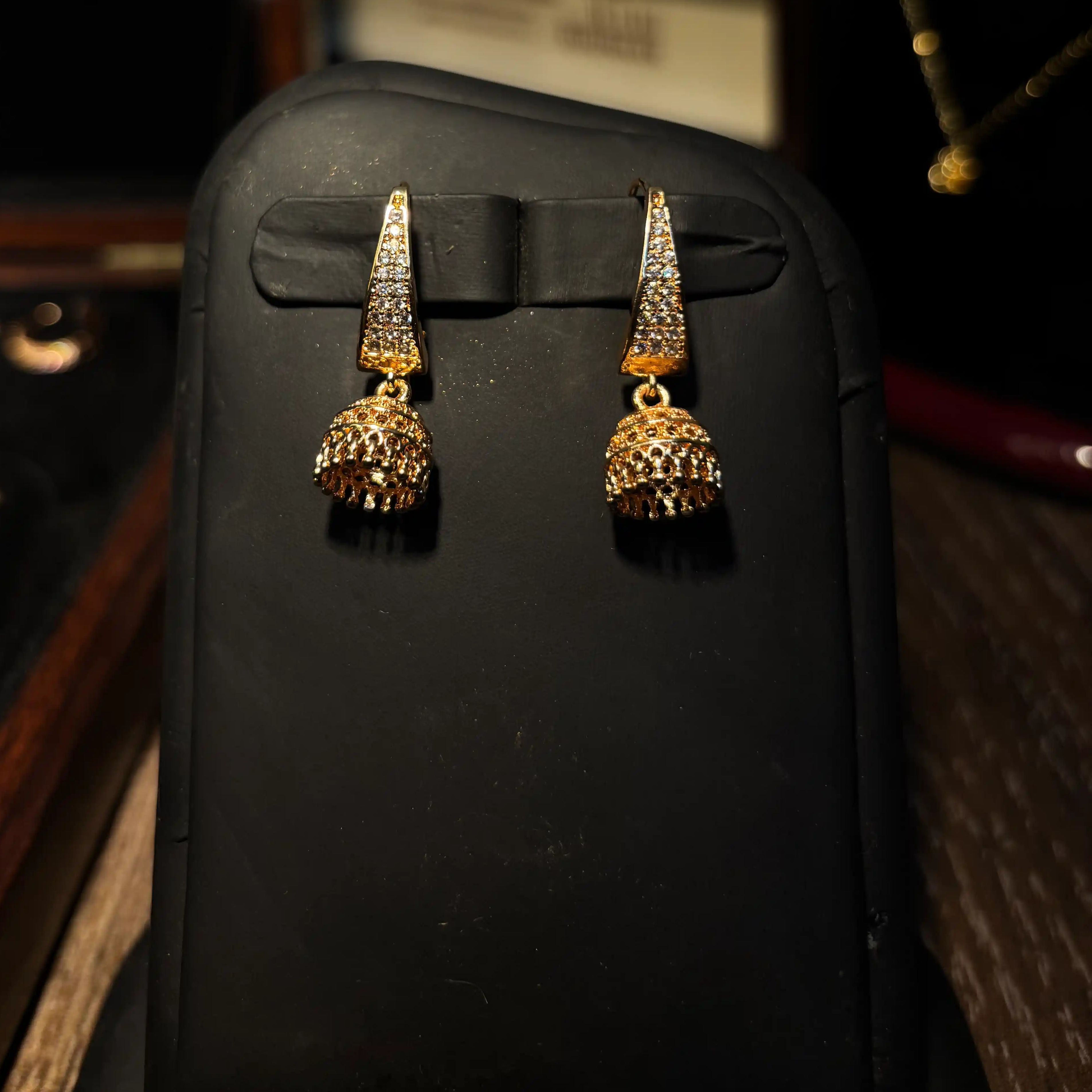 Gulnaar Crystal Jhumka