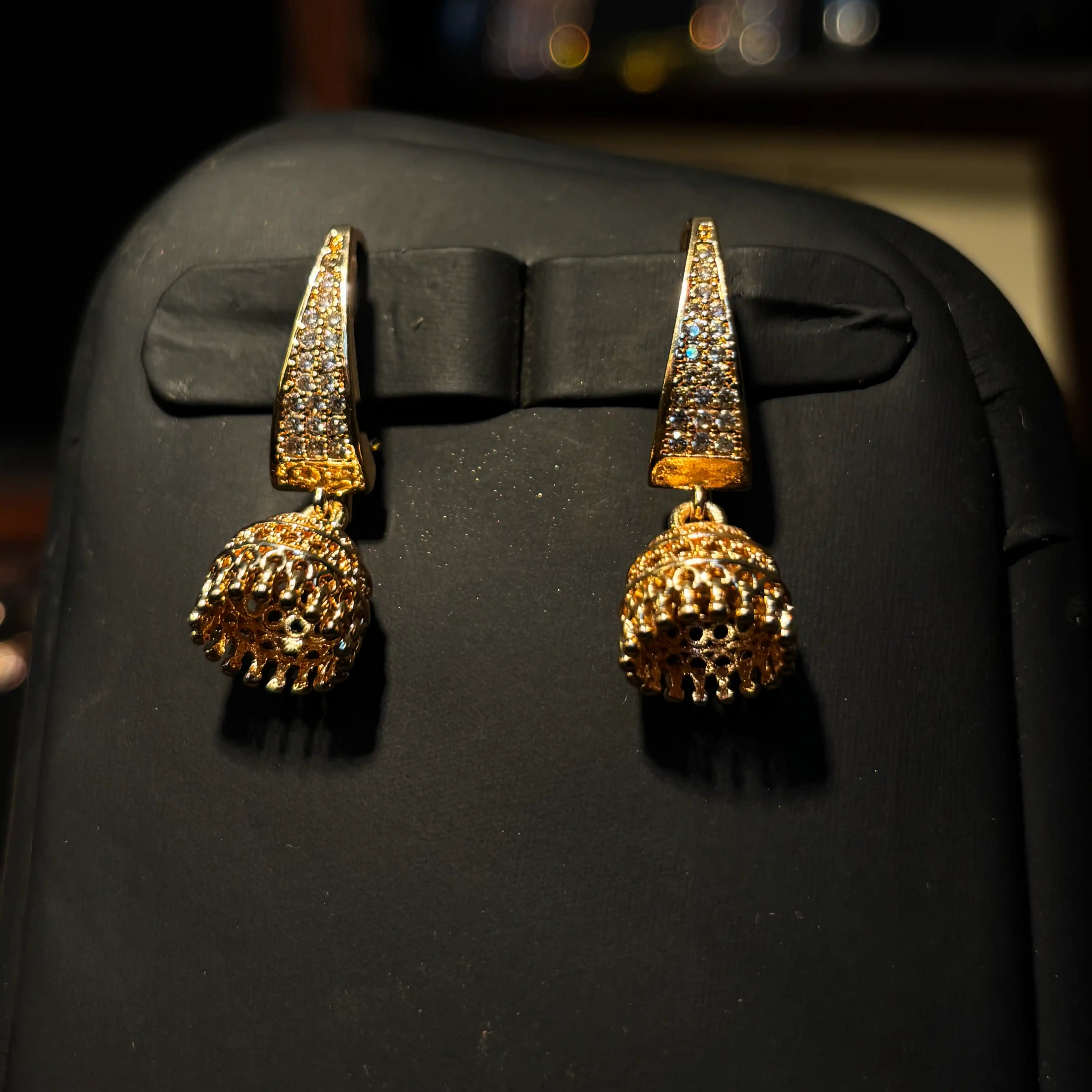 Gulnaar Crystal Jhumka